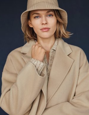 20210401_SEED_HOMEPAGE_HERO_WOMAN_02.jpg
