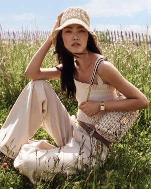 Au naturale. A pared-back palette epitomizes city-chic summer style.Photographed by @adamfranzin.jpg