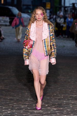SS26-Copenhagen-Fashion-Week-Caro-Editions-Runway-2x3-James-Cochrane-24.jpg