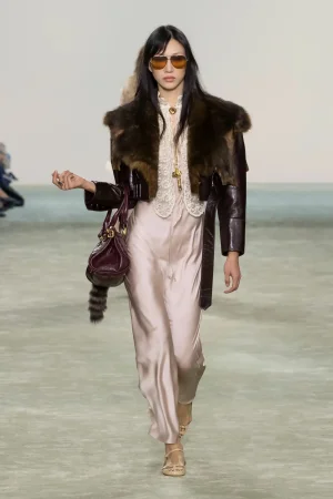 00013-chloe-fall-2025-ready-to-wear-credit-brand.jpg-2.webp