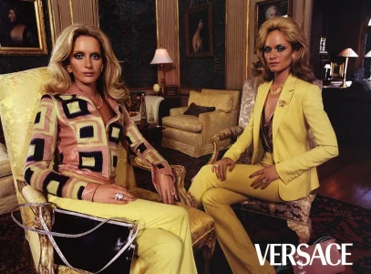 Versace+Fall+2000+by+Steven+Meisel++(6).webp