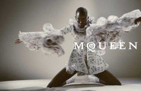 McQueen-Autumn-Winter-2025-Campaign-006-LOGO-scaled.jpg