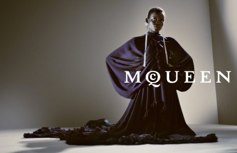 McQueen-Autumn-Winter-2025-Campaign-003-LOGO-scaled.jpg