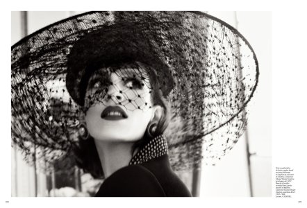 19 Vogue France 9 2025.jpg