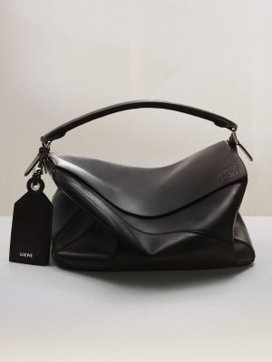LOEWE_FW25_MAIN_CAMPAIGN_EXTRAS_STILL_LIFE_CROPPED_2250X3000_9.jpg