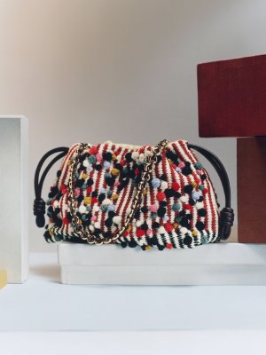 LOEWE_FW25_MAIN_CAMPAIGN_B_ROLL_SINGLE_IMAGES_CROPPED_2250X3000_22.jpg