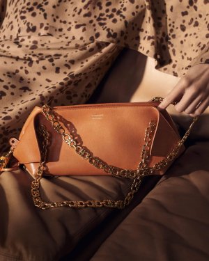 ferragamo-fall-2025-ad-campaign-the-impression-020.jpg