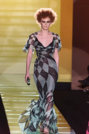 versace-spring-2001-couture-037-karen-elson.webp