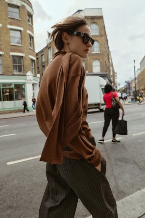 05536121700-a1.jpg