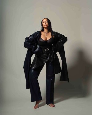 8188_tyra-banks-glamour-bulgaria-06.jpg