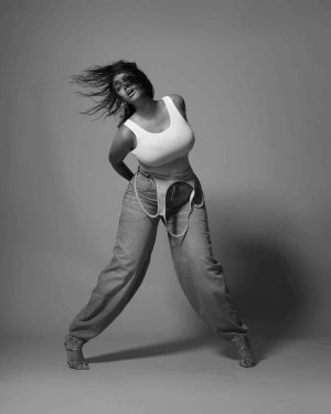 8188_tyra-banks-glamour-bulgaria-08.jpg