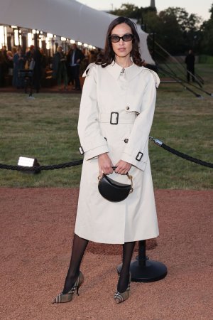 alexa-chung-attends-the-burberry-show-during-london-fashion-news-photo-1758642254.jpg