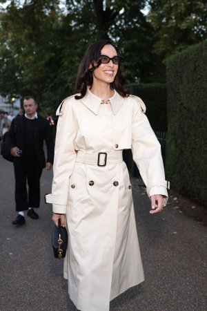 alexa-chung-seen-attending-the-burberry-summer-2026-show-news-photo-1758642291.jpg