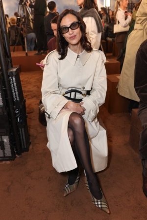 Burberry-Summer-Show-2026-Front-Row-Alexa-Chung1-683x1024.jpg