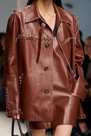 00060-tods-spring-2026-ready-to-wear-details-credit-gorunway.webp