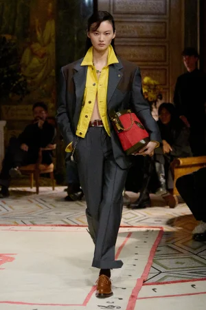 00022-versace-spring-2026-ready-to-wear-credit-brand.webp