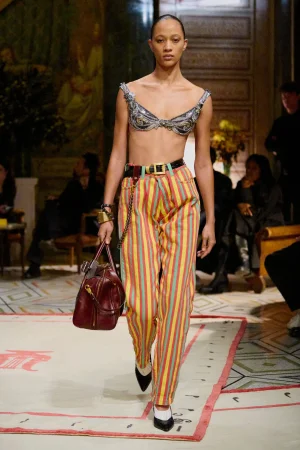 00066-versace-spring-2026-ready-to-wear-credit-brand.webp