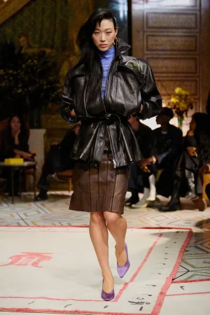 00059-versace-spring-2026-ready-to-wear-credit-brand.webp
