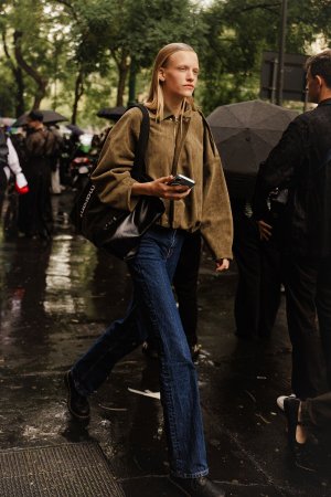 Lisa-Hageman-2025-09-24-MFW-SS26-StreetStyle2-MelodieJeng-MJJ_2797.jpg