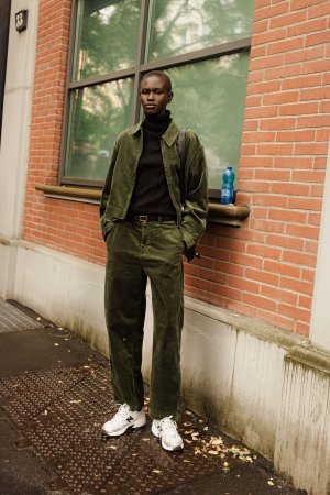 Rejoice-Chuol-2025-09-24-MFW-SS26-StreetStyle2-MelodieJeng-MJJ_2133.jpg