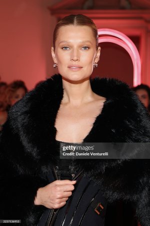 Elisabetta Franchi - Front Row SS26_8.jpg