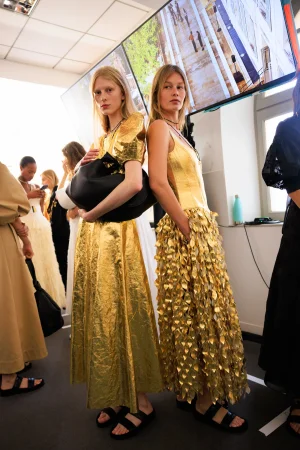 GabrielaHearst_PFW_SS26_backstage_acielle_25.webp