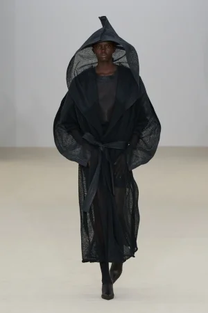 00037-issey-miyake-spring-2026-ready-to-wear-credit-gorunway.webp