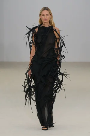 00044-issey-miyake-spring-2026-ready-to-wear-credit-gorunway.webp