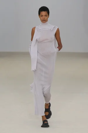 00048-issey-miyake-spring-2026-ready-to-wear-credit-gorunway.webp
