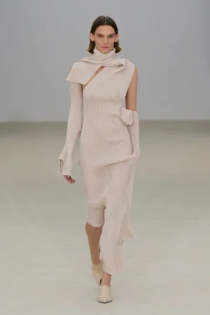 00052-issey-miyake-spring-2026-ready-to-wear-credit-gorunway.webp
