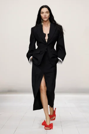 00015-givenchy-spring-2026-ready-to-wear-credit-brand.webp