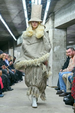 00012-comme-des-garcons-spring-2026-ready-to-wear-credit-gorunway.jpg