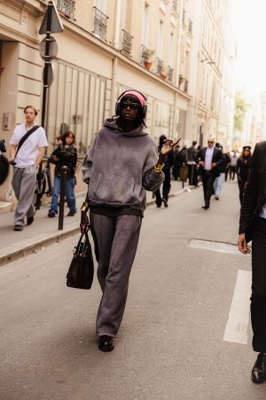 Anok-Yai-2025-10-02-PFW-SS26-StreetStyle2-MelodieJeng-MJJ_4957.jpg