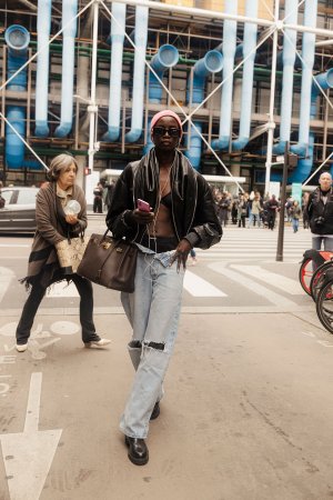 Anok-Yai-2025-10-06-PFW-SS26-StreetStyle6-MelodieJeng-MJJ_3430.jpg