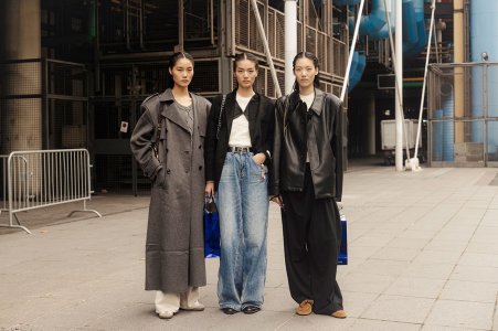 Canlan-Wang-Qiuyue-Li-Hejia-Li-2025-10-06-PFW-SS26-StreetStyle6-MelodieJeng-MJJ_2601.jpg