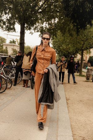 Libby-Taverner-2025-10-03-PFW-SS26-StreetStyle3-MelodieJeng-MJJ_0952.jpg