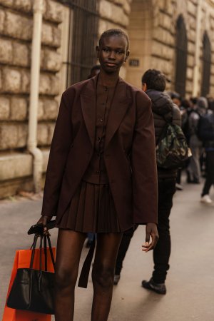 Rejoice-Chuol-2025-10-04-PFW-SS26-StreetStyle4-MelodieJeng-MJJ_6425.jpg