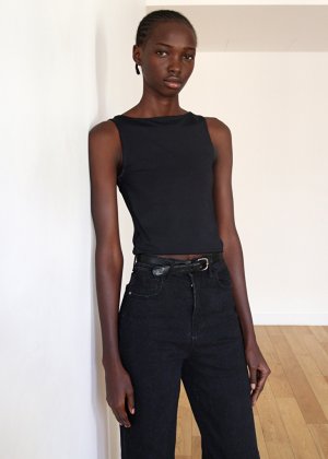 gallery_model_NR0kUbfYquma.jpg