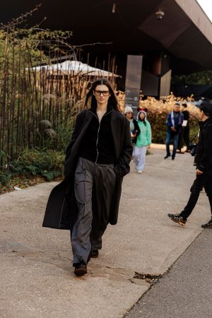 Sandra-Murray-2025-10-05-PFW-SS26-StreetStyle5-MelodieJeng-MJJ_2742.jpg