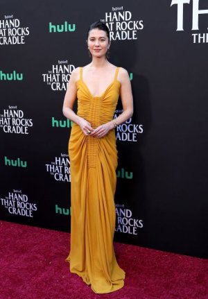 mary-elizabeth-winstead-at-the-hand-that-rocks-the-cradle-screening-in-burbank-9_thumbnail.jpg