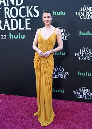 mary-elizabeth-winstead-at-the-hand-that-rocks-the-cradle-screening-in-burbank-2.jpg