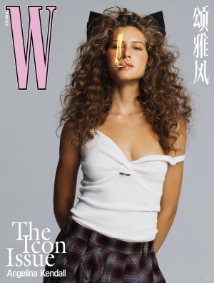 W封面｜Angelina Kendall 反套路时尚教科书_1_W中文版_来自小红书网页版.jpg
