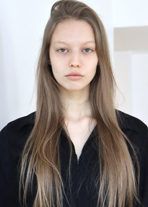gallery_model_SGcFQy5sXu3o.jpg