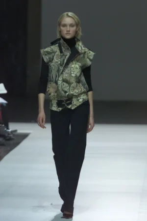 BALENCIAGA-FALL-2000-RTW-28-ALEXANDRA-EGOROVA-2C8M8740.webp