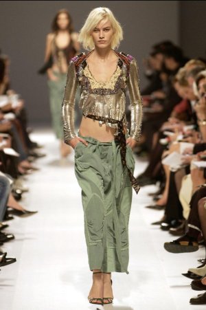 beyoncé-chloë-sevigny-and-carrie-bradshaw-all-wore-the-v0-alnyf6krs53f1.jpg