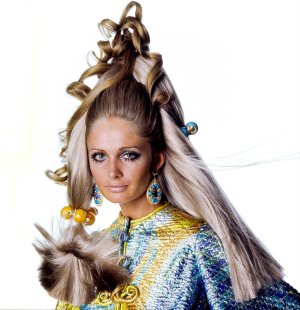 Penn, Irving; Susan Murray in Castillo, Vogue; 1967-11-15.jpg