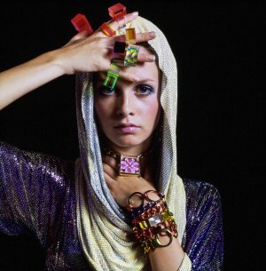 Stern, Bert; Twiggy in Giorgio di Sant'Angelo, Vogue; 1967-11-15_0003.jpg