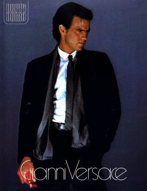 gianniversace80fw.jpg