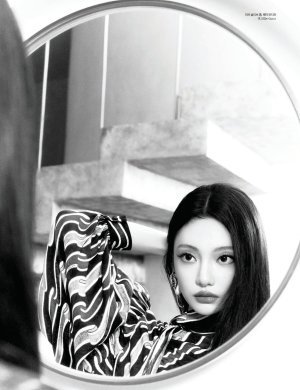 12 Harpers Bazaar Korea 11 25.jpg