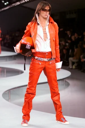 00010-chanel-spring-2002-ready-to-wear-mariacarla-boscono.webp